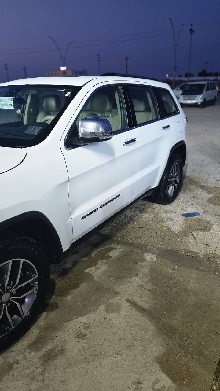 8‏JEEP201
جيب فئة:    اوفر لاند 
موديل:    2018
مكينة:     V6 3.6

سياره وارد أمريكي من الخارج اجت مكفولة الضرر بالعراق جاملق ايمن مبدل فول موصفات أعلى فئة بيه ملاحظات مبينه بالسونار

السعر 220  وبيه مجااال 

اتصال : ***********

المواصفــات  1/1
بصمه 
بانورامـــا
رادار جانبـي نقطة عميـاء رادار خلفـي
كشن حار بارد - كشنات الخلفية هيتـر
كشنات جلد كنتارة
داخل قرميدي
ستيرن هيتـر + كهرباء
نظام توقف اوتـو ستوب
حساسـات امامي خلفي
صندوك كهربائـي
سماعات سستم صـوت
دمام بالصنـدوك
بصمة و تشغيل عن بعـد
كيج الكترونـي
نظام متعدد اوتو للطرق
مري قلاب وشفط

الرمادي
