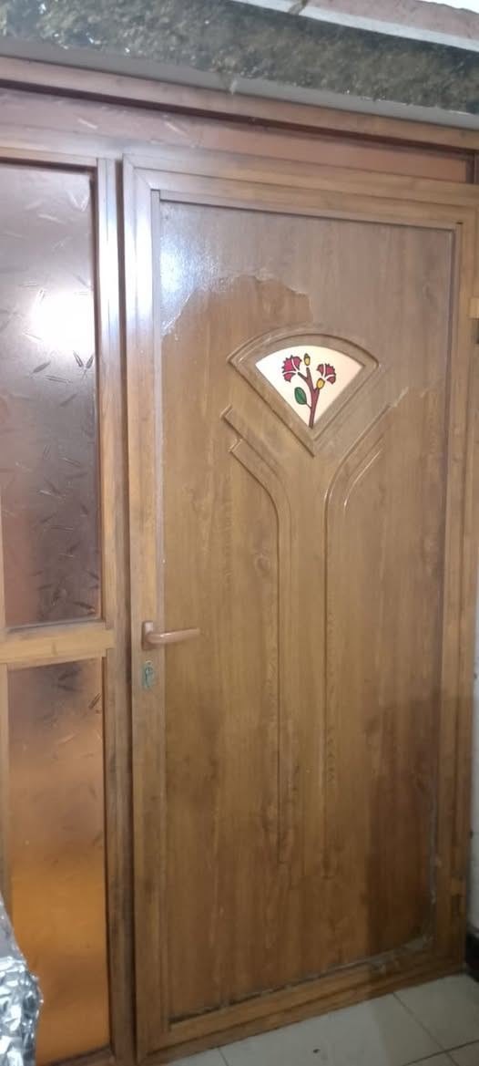 السلام عليكم كرفان ٤ *٤ نظيف جدا موجود في بغداد الغزالية فوق سطح البيت السعر مليون ونص وبي مجال قليل للاستفسار الاتصال *********** واتس اب 
زائد قطع المنيوم اعتقد عرض ٤ م وارتفاع ٣م  وباب نظيف جدا سعر القطع مع الباب ٣٥٠ الف قفل
