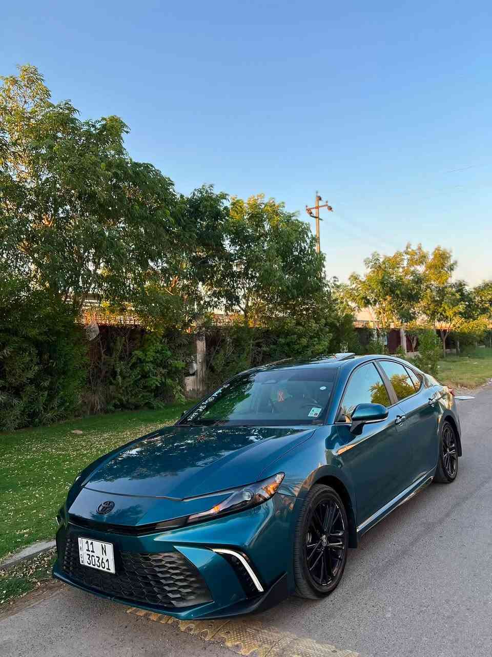 🚗 تويوتا كامري 2025 – SE Black / شكل رياضي
🔥 سيارة مواصفات راقية والسعر تنافسي جداً!

المواصفات:
 • نسخة SE Black الرياضية
 • لون خارجي مميز وشكل هجومي
 • داخلية نظيفة جداً
 • شاشة كبيرة
 • فتحة سقف
 • جنوط سوداء رياضية
 • LED بالكامل
 • بصمة تشغيل + دخول ذكي
 • رادار / كروز ذكي / سيستم أمان Toyota Safety

الحادث:
السيارة صار بيها فقط:
 • صبغ حافة البنيد
 • الجاملغ الأمامي
الجاملغ الخلفي رجع بارد بدون اي صبغ 
📞 للاستفسار:
***********
او زيارة موقع شركة الناجح العالميه بغداد حي الجامعه نفق الشرطه مقابيل مختبر الرازي
