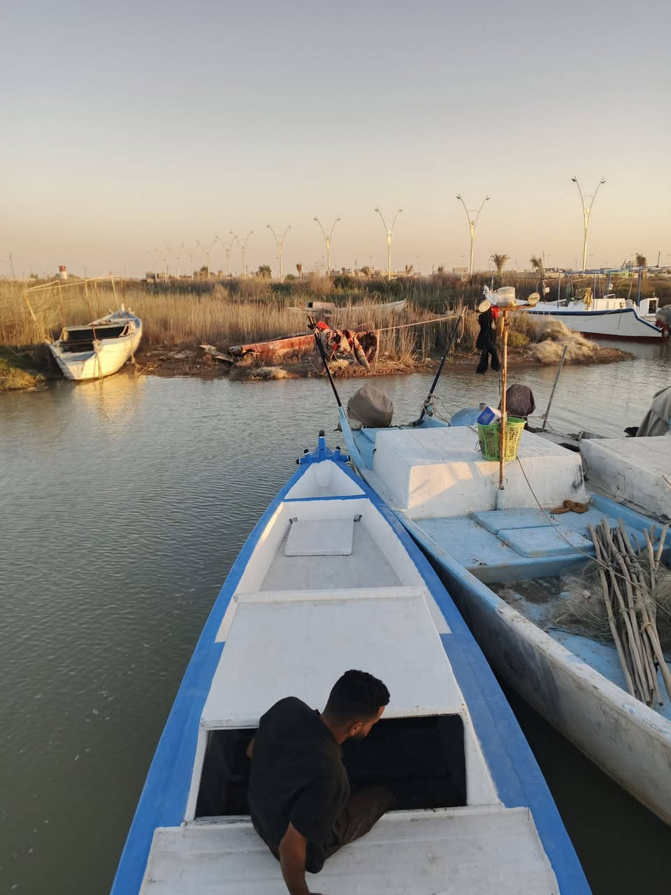 بلم للبيع الطول 9 متر ومكينه 40 ياماها السعر 3مليون وبي مجال
***********
