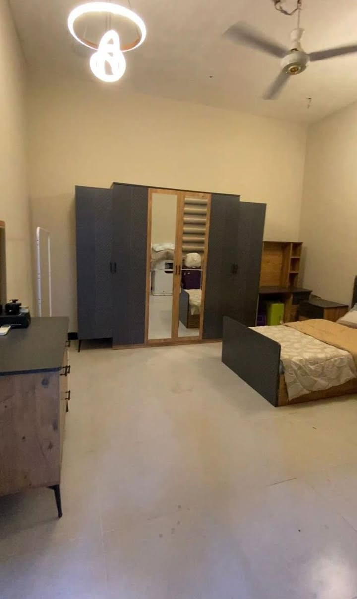 السلام عليكم 
بيت طابو زراعي عراقي في التنومة تحت الجسر الايطالي عرض الفرع 10 متر و يبعد 30 متر عن الشارع العام والجسر الايطالي مساحة الدار 200 متر طابوق يحتوي على غرفتين منام وصالة كبيرة ومطبخ وصحيات وحديقة بناء جديد موقعه حلو قريب على كلشي
للاستفسار / ***********
