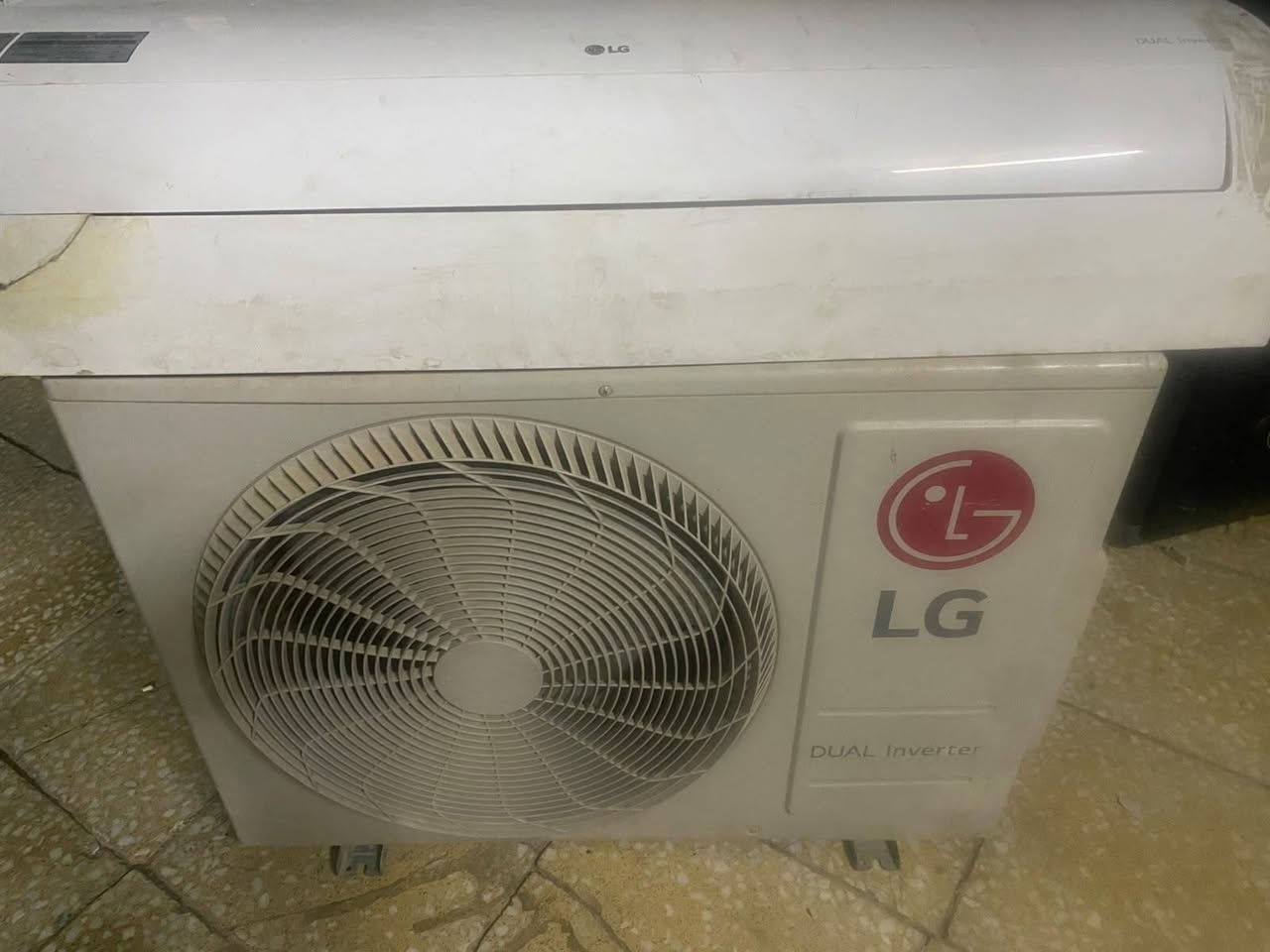 للبيع سبلت LG طن ونص انفيرتر اصدار 2024 عل فحص اغسل وشد كامل بوري 5 متر غاز مقفول شويه طار منه سعر 450 وبي مجال بسيط رقم ***********
