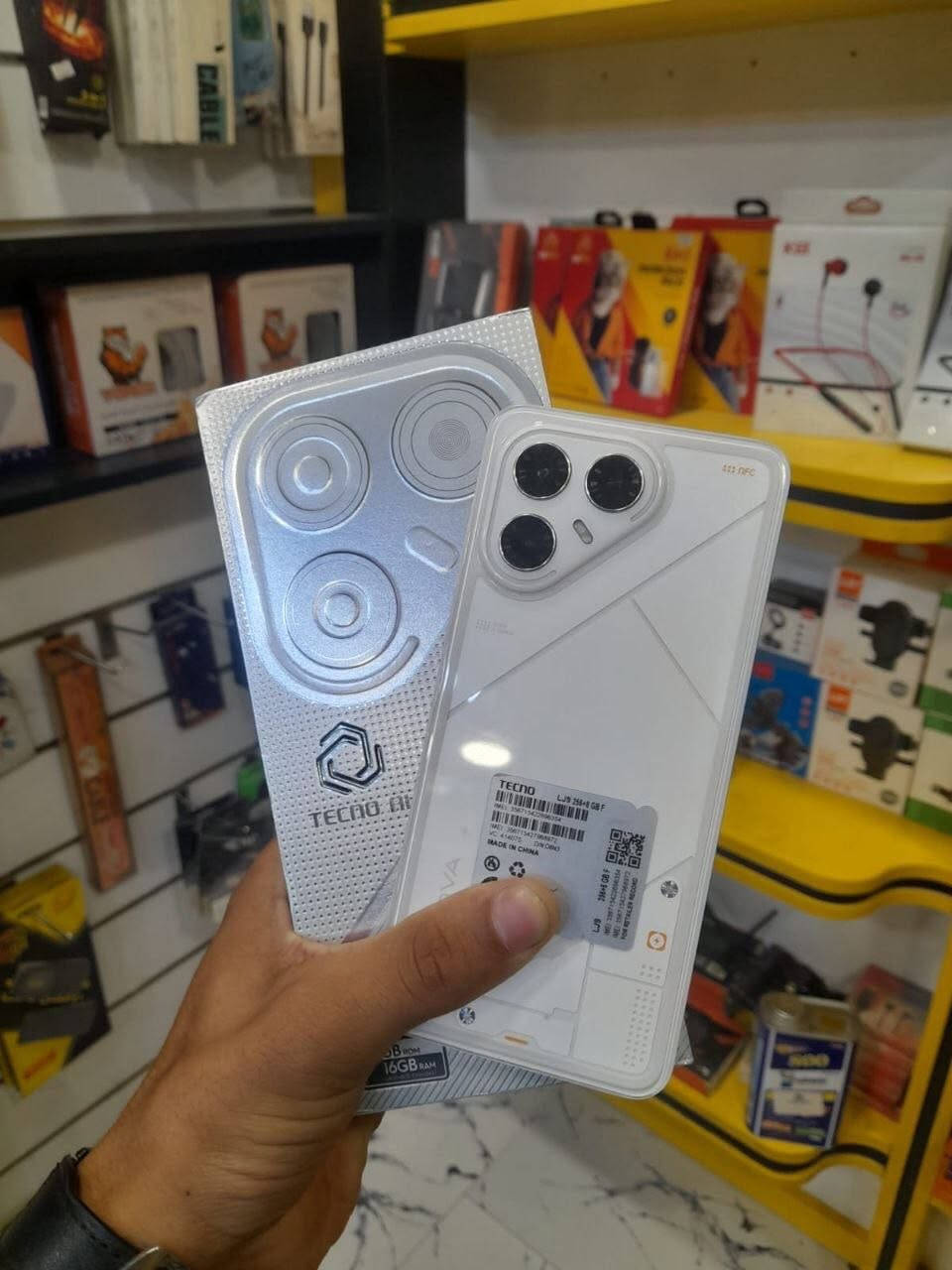 للبيع

TECNO POVA 7 ULTRA
 
الجهاز نضيف واخو الجدي  كارتون فقط وياي 
السعر ٣٢٥ الف 
***********
العنوان كربلاء حي العامل
