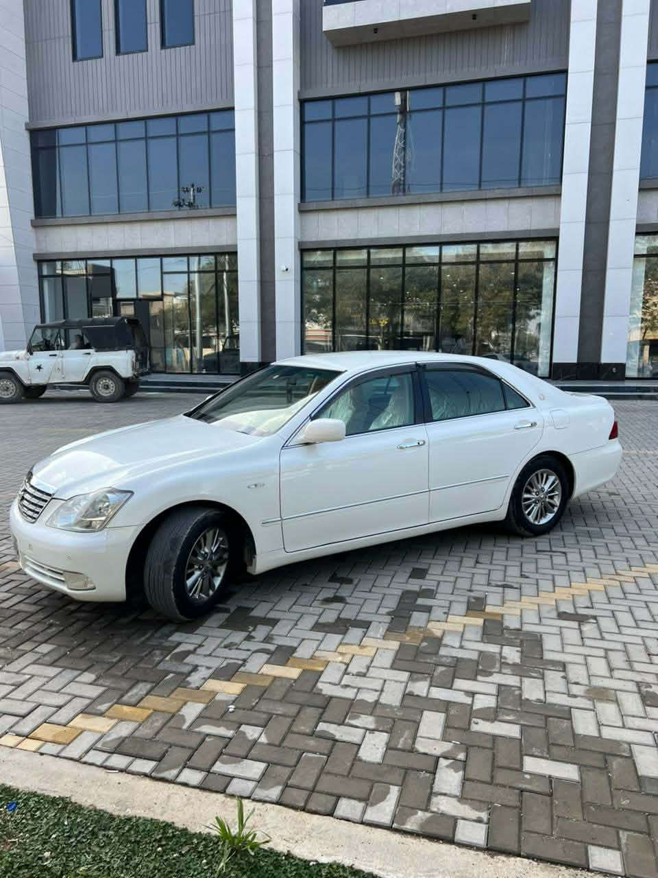 2007ساج مەلەکی مەگینەو گێڕ گەورە دوو پارچە بۆیاغی ئۆروپای هەیە کۆدی بۆکراوە 
نرخ80گەڵاو کەمێک مەجال 
***********
