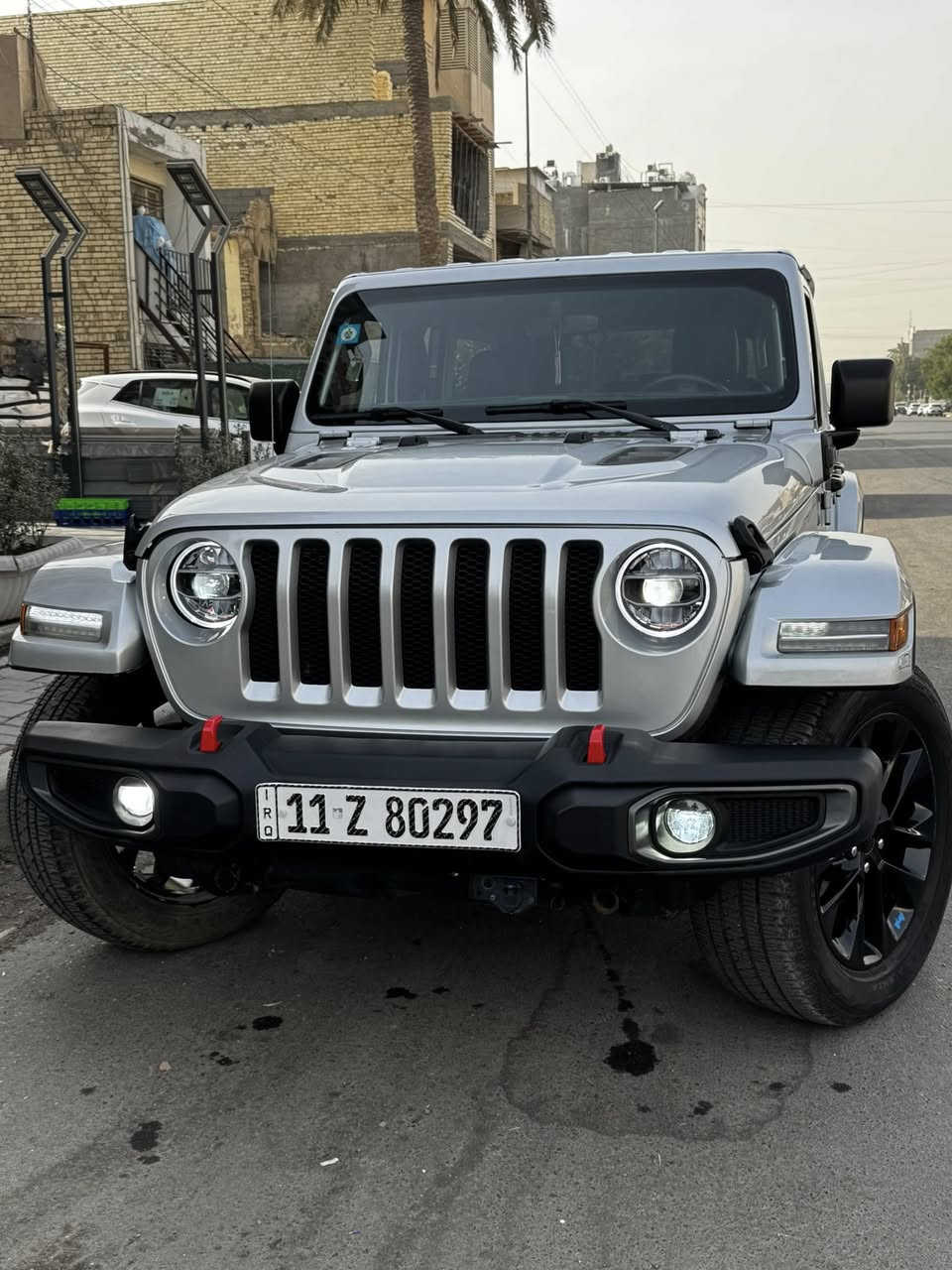 السلام عليكم جيب رانكلر صحارى 4Xe 2023  لون سلفر 
 دخول جديد

‏Jeep Wrangler 4Xe 2023 2.0L 4

حجم المكينه : 2000 تيربو + هايبرد + هجين شحن خارجي
المسافه المقطوعه : 21000       
                       السياره حادث بسيط جدا فقط البنديد مبدل ومصبوغ 
                  

المواصفات
بصمة تشغيل وابواب 
تشغيل عن بعد 
شاشة كبيرة 
جلد 
تدفئة كشن وستيرن 
دمام خلفي 
لايت عدسات زنن
لو كير 
السقف ٣ قطع يتفصح تصير كشف 

للاستفسار الاتصال على الرقم

***********
مكان السيارة شارع فلسطين 
السعر 275 وبي مجال
