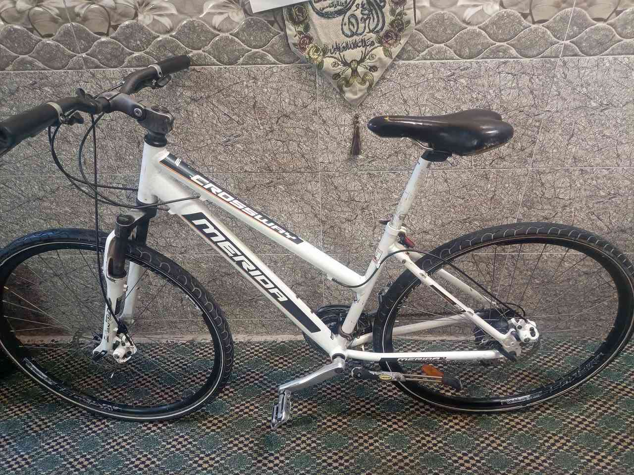 سلام عليكم ترحال ماركة MERIDA ) Crossway
حجم 28  بريك دسك 

3*8   مكان بغداد   السعر 240 

***********
