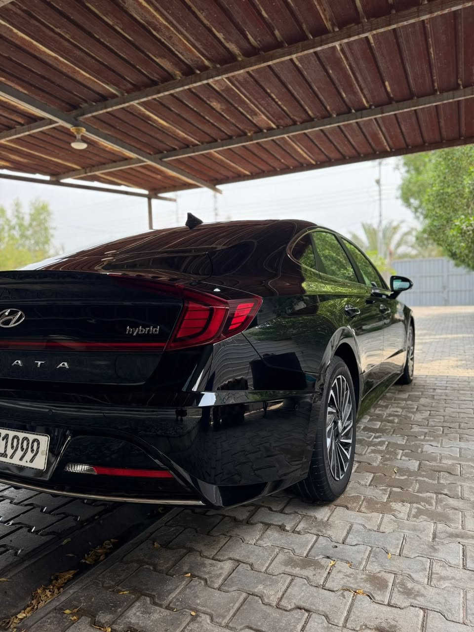 سوناتا 2023 اعلى فئة
للبيع سوناتا 2023 هايبرد – أعلى فئة (Limited)
سيارة نظيفة جداً وفول مواصفات و غلفة بالكامل ppf

 • محرك 2.0 لتر هايبرد (بنزين + كهرباء)
 • قوة تقريباً 192 حصان
 • گير أوتوماتيك 6 سرعات
 • صرفية بنزين قليلة جداً ومناسبة
            (925) كيلو تمشيك بالتفويلة 
🔹 المواصفات الخارجية:
 • لايت 4 عدسات LED  أمامية وخلفية
 • فتحة سقف بانوراما
 • ويل كب شكل رياضي
 • حساسات أمامية وخلفية
 • كاميرات 360 درجة
      •    تتقدم و ترجع بالريموت 

🔹 المواصفات الداخلية:
 • كشنات جلد عسلي
 • تبريد وتدفئة للمقاعد الأمامية
      •    تدفئة ستيرن
 • شاشة عدادات رقمية كبيرة 12.3 إنج
 • شاشة وسطية 10.25 إنج
 • نظام صوت BOSE ( حفلة )
 • داتا شو (HUD)
 • تشغيل بصمة + دخول ذكي
      •    تشغيل عن بعد اكيد موجود 

🔹 أنظمة الأمان:
 • رادار أمامي
 • تثبيت سرعة ذكي
 • تنبيه النقطة العمياء ويعرضها بالشاشة ( بالعينة ) 
 • نظام الحفاظ على المسار
 • فرامل طوارئ تلقائية

السيارة أعلى فئة و اعلى مواصفات و دشبولها لونين 
السيارة بيها تقرير غرق تعمل وتسير و السيارة مكفولة من الشخط من الدعامية للدعامية وين ماتريد تفحص افحص 
ماشية 55 الف كيلو 
السعر 198 ورقة وبيها مجال كلش قليل 
***********
مكان السيارة البصرة
