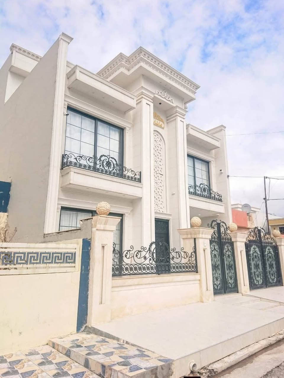 بيت مؤثث للبيع في لاوان ستي

مساحة 200 متر

مقابل حديقة و على سايدين

يتكون من :-

- 4 غرف نوم // استقبال // هول داخلي  // مطبخ //  مجموعات صحية // بلكون  // حديقة و كراج
العنوان :- اربيل - طريق كسنزان - سايدين لاوان

لتفاصيل اضافية يرجى ارسال رسالة او الأتصال على الأرقام

************************************

خانووی ڕاخراو بۆ فرۆشتن لە لاوان ستی

ڕووبەر :- 200 مەتر

پێش حەدیقە - لەسەر جووت ساید

پێکهاتووە لە :-

- 4 ژووری نوستن // دیوەخان // هۆڵ // چێشتخانه  // گەرماو // بەلەکۆنە // باخچە و گەراج

بۆ زانیاری زیاتر تکایە نامە بنیرن یاخود پەیوەندی بەم ژمارانەوە بکەن

***************
***********📞
***********📞
***********📞

شركة باغى لاوان للاستثمار العقارى في اربيل أربيل, العراق
