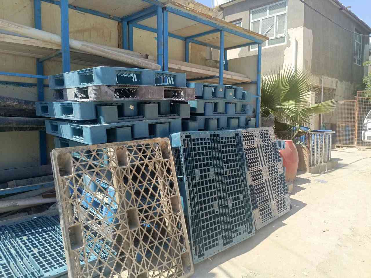 متوفر سكيب ازرك للبيع متر بمتر ٢٠ 
***********
المكان حله
