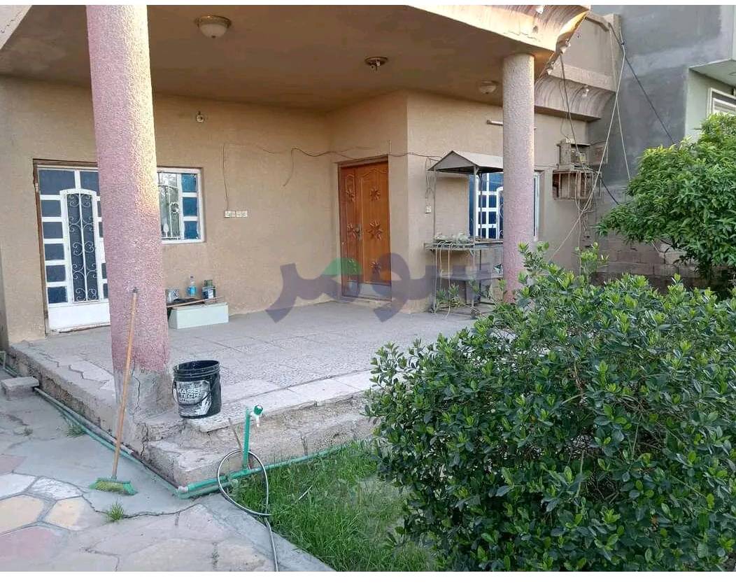 🏡 فرصة مميزة للبيع – أرض في المدائن بموقع ممتاز
للبيع أرض بمساحة 850 متر مربع في المدائن – مجاور محطة وقود المدائن، بموقع حيوي وقريب من جميع الخدمات.

✅ طابو زراعي وفق القرار 117.
✅ مشمولة بالتطويب.
✅ جميع معاملات البلدية مكتملة وجاهزة.

مواصفات العقار:

بيت بناء حديث.

بيت بناء قديم.

جميع الخدمات متوفرة: ✔️ ماء. ✔️ كهرباء. ✔️ مجاري. ✔️ إنترنت.

العقار مناسب للسكن، أو للاستثمار، أو لتقسيمه إلى عدة قطع مستقبلًا.
بس الصور قديمات 
📞 للاستفسار والمعاينة: ***********
