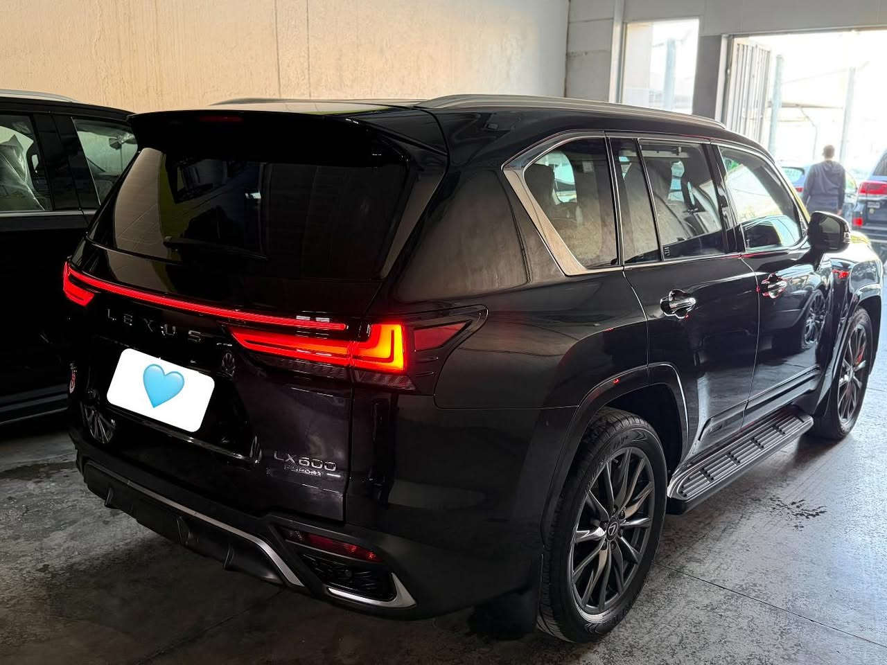 السلام عليكم 
لكزس 2023 fsport
ماشية 36 الف كيلو متر 
مكفولة السياره ماعدى رصعه بالذيل مال جاملغ الامامي الايمن ومسحوبه pdr
رقم بغداد 
بوب شفط وشاشات بالتجاوي الخلفيه
سعرها:119.500الف دولار وبيها مجال بسيط
للاستفسار اكثر:***********
مكانها معارض النهضه شركة اللامي
