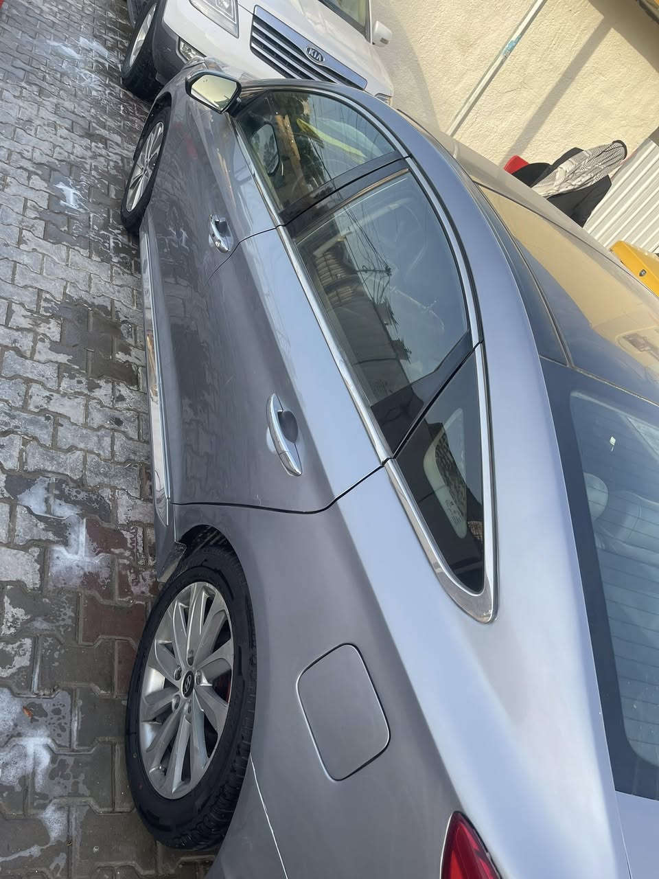 سلام عليكم سوناتا للبيع موديل 2017وارد كندي
بيها طخات بسيطه كلش السعر 113بيها مجال حك الجيه 
العنوان الأمين الثانيه الاستفسار ***********
