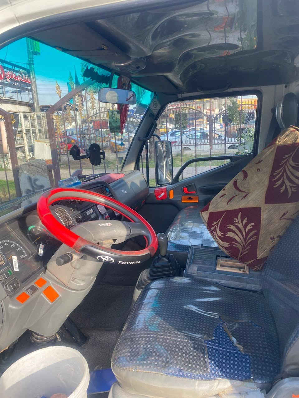 سلام عليكم ورحمه الله وبركاته للبيع كنتر بزون موديل 2003 سنويه كرين مكينه تخم تايرات باتريات جدد كرين 2 سلايتين مال حاويه جديد السياره بغداد بسمي تحويل ثاني يوم 
الموبايل. *********** 
السعر.  225 وبيها مجال شي بصيط
