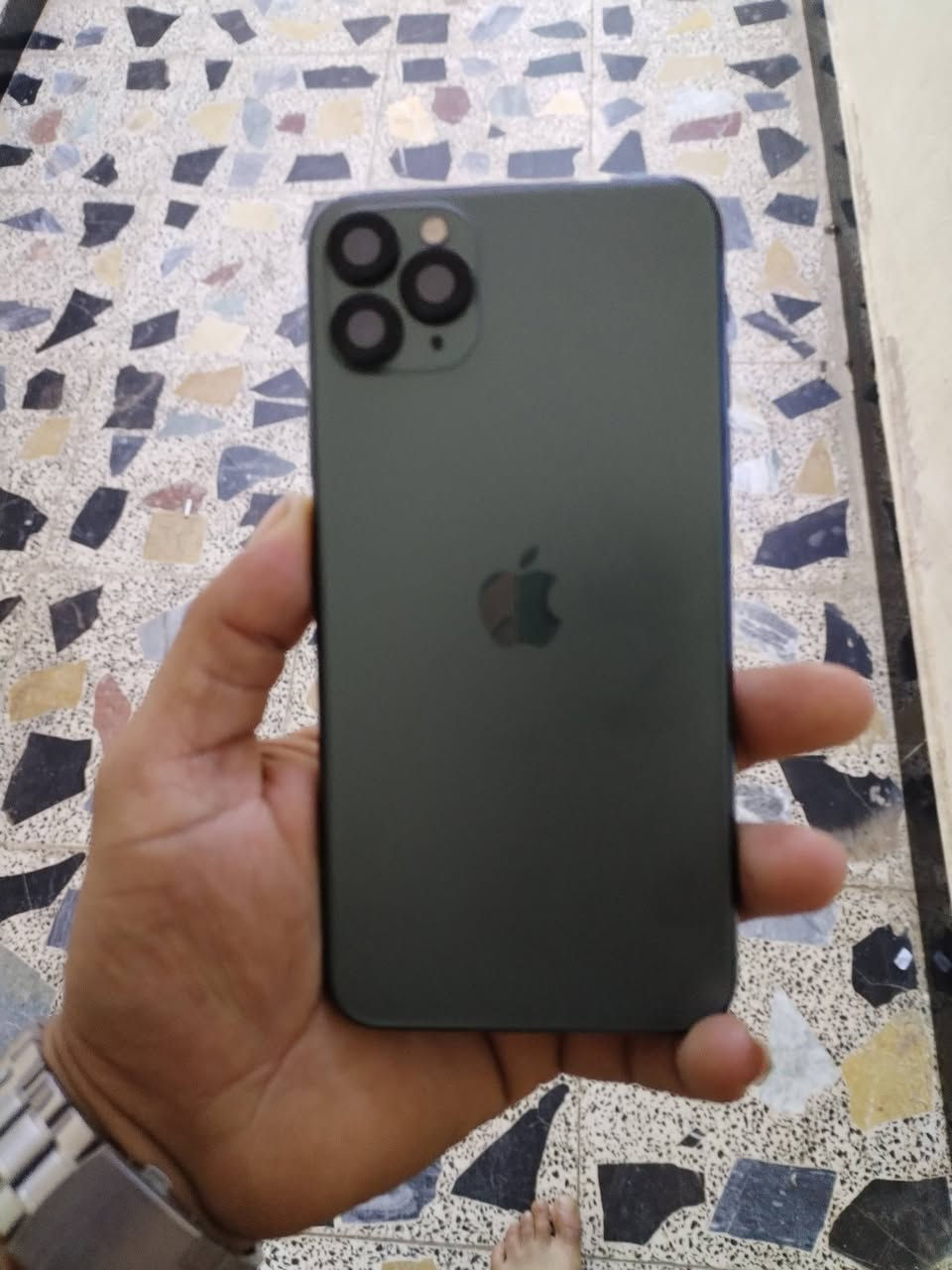 السلام عليكم ١١برو ماكس نضيف كلش بطاريته 91 بس مبدل بيه شاشه اصليه كلشي شغال سعر 250  اتصال ***********مكاني مدينه الصدر
