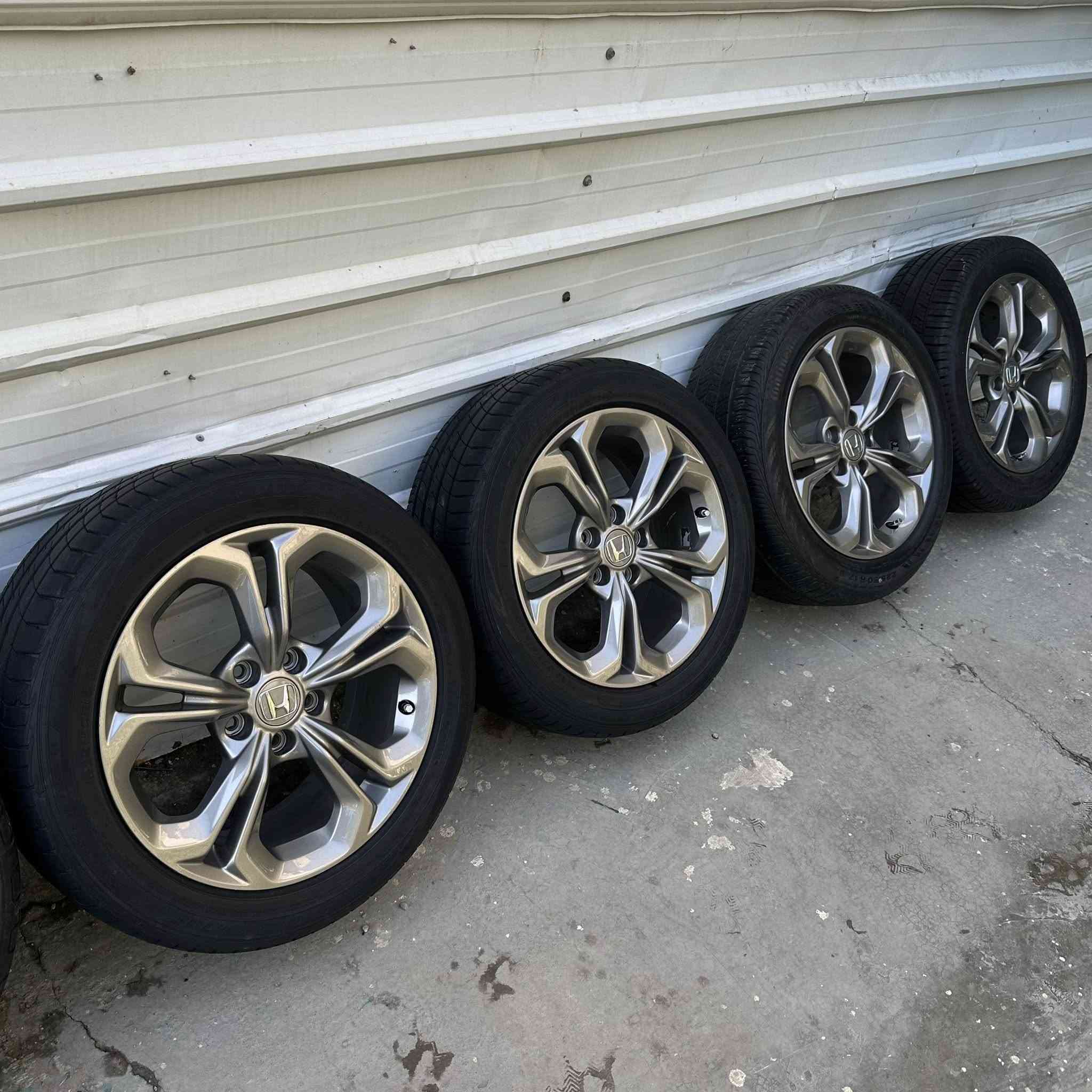 وصول ويل هوندا اصلي تفصيخ USA 🇺🇸
حجم 17 مع تايرات مشلن و good year 
المكان بغداد السيدية 📍
📞 ***********
