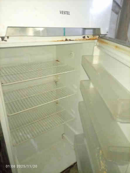 السلام عليكم ثلاجه للبيع ثلاجه شغاله حجم كبير ثلج ثلجيه ثلاجه جديده للبيع السعر 150 العنوان البصره القبله حي المهندسين رقم الهاتف ***********
