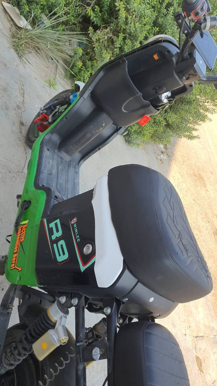 السلام عليكم دراجه R9 للبيع سعر ٤٣٠ وبيه مجال دراجه نضيفه تتكون من ٥ بطاريات مكاني حي جهاد راسلوني عل رقم او خاص ***********
