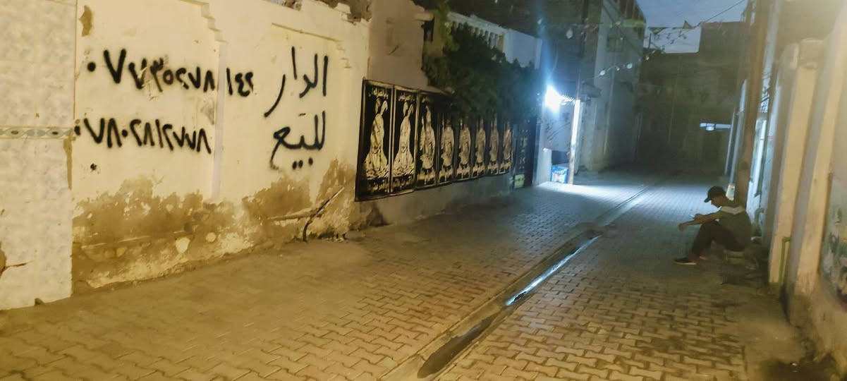 للبيع بيت في محلة العرب قرب فلكة الساعة
التفاصيل:

المساحة 173 موقعه ثاني بيت من الركن ويحتوي• الهول: 5 × 4 متر • صالة كبيرة • استقبال: 6 × 4 متر أرضيتها بورسلين جديدة  • المطبخ: 4 × 3.5 متر، • غرفة نوم: 7 × 4 متر • أرضية البيت جديدة • درج + بيتونة• حمام تحت الدرج و حوش جبير  تانكي + گيزر + ماطور ماي 

للاستفسار:***********

#بيت_للبيع #عقارات_الحي #محلة_العرب #بيوت_واسط #للبيع_في_الحي #عقار
