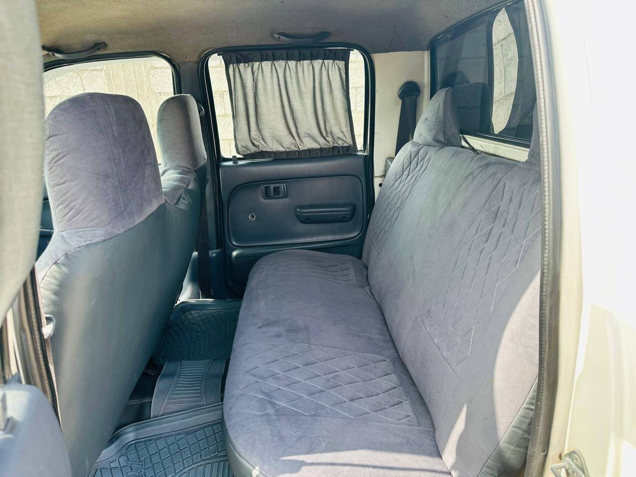 السلام عليكم بيكم تويوتا موديل 2002 سياره نظيفه وجاهزه مكينه وكير وصدر سنويه جديده رقم سليمانيه قديم  جاملغ لامامي مبدل اصلي جها السايق وصبغ يم قبق البانزين السعر 90 بيها مجال  الاستفسار ***********
