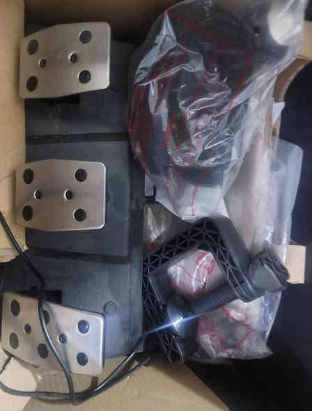 السلام عليكم
بلي ستيشن فور أمريكي سلم 
مع دركسان V9كامل ملحقات 
أربع أقراص 
جوستك الجهاز استخدام قليل اقل الشهر الجهاز جديد السعر 290 وبيه مجال بسيط أن شاءالله 
الاتصال *********** شراي  اتصل على الأرقا التالي  مكان بابل السياحي
