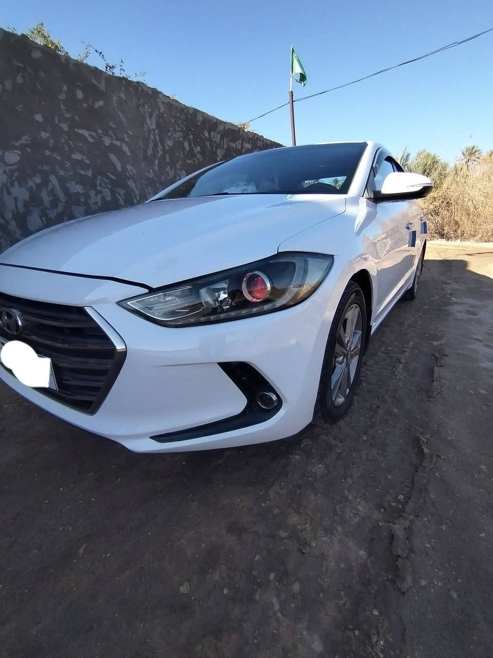 سلام عليكم للبيع الانتره 2017 خليجي رقم بغداد انكليزي ماشيه(70)
فول مواصفات واحد علئ واحد

محرك 2000 دوش +فتحه سلايت +شاشه كبيره+حاكيه بلوتوث +حساسات امامي خلفي +خمسه ويل كب +مري شفط +كشنات قلب +نيكل علئ جام فول للخير)
ملاحظه (سياره مكفوله كفاله عامه حته من البارد) 
السعر :150وبيه مجال

الرقم:***********

مكان السياره :كربلاء طويريج
