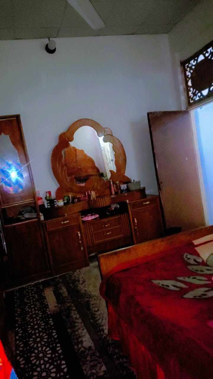 السلام عليكم بیع مستعجلل سبب ضروف خاصه 
بیت مساحه 125
غرفه هول مطبخ ستقبال ارضيه بورسلين بيت جديد مرتب طارمه صحيات داخليه خارجيه بناء طابوق اصلاح زراعي مشمول بتطويب مكان شارع 80جه كربلا مقابل حي الامام سعر 28وبي مجال


**إذا كنت صاحب هذا الإعلان وتريد حذفه لأي سبب، رجاءا أرسل رسالة إلى الدعم الفني**