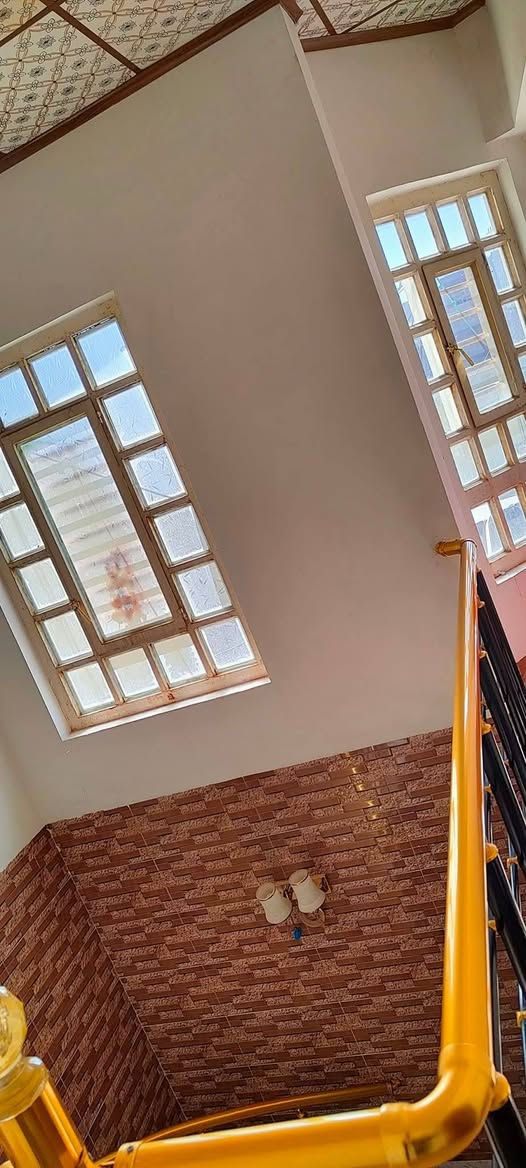 بيت للبيع في باب الحارة
المساحة ١٤٠ متر طابق ونصف 
الطابق الاول غرفتين نوم وهول ومطبخ واستقبال ومشتملات داخلي وخارجي الطابق الثاني غرفتين  كبيرة مع سويت ومخزن  البيت بناء حديث البيت ملك صرف
للستفسار الاتصال على الرقم 
***********
