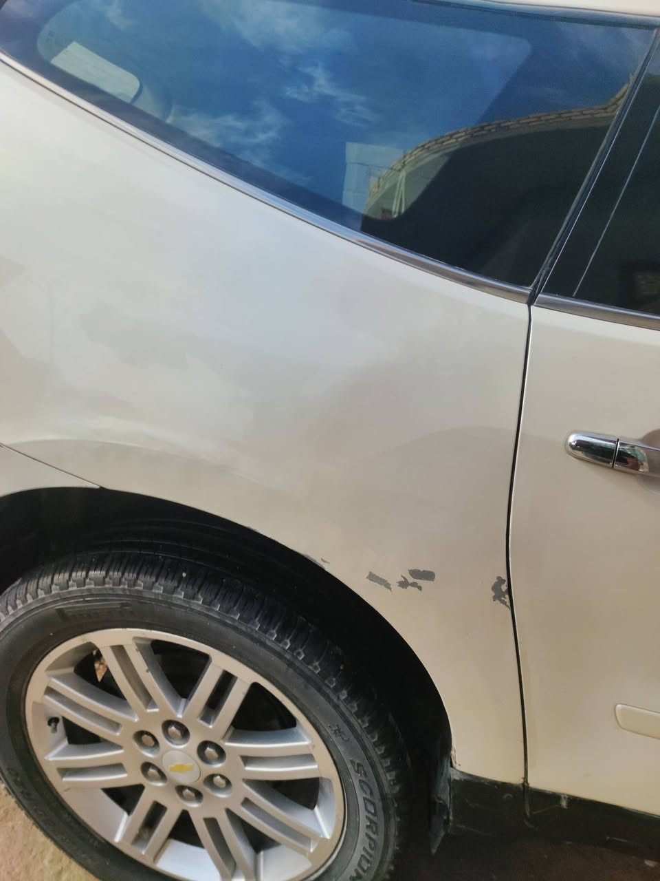 شوفرليت ترافرس
موديل 11 
وارد امريكي ضربته جاملغ عكس سائق فقط بدون دواخل 
مكينة جديد 
كير تمام 
تخم اطارات 
ادامه كامله للسيارة 
تبريد غاز طاير من بدلت مكينة فقط منظومه كامله العام بدلته 
السنويه بعد 20 يوم وتسقط السيارة مو بأسمي اتعهدلك تاخذ مني مداور 
السعر 84 وبيه مجال بسيط 
المكان ذي قار - قضاء سوق الشيوخ 
رقم الهاتف ***********
