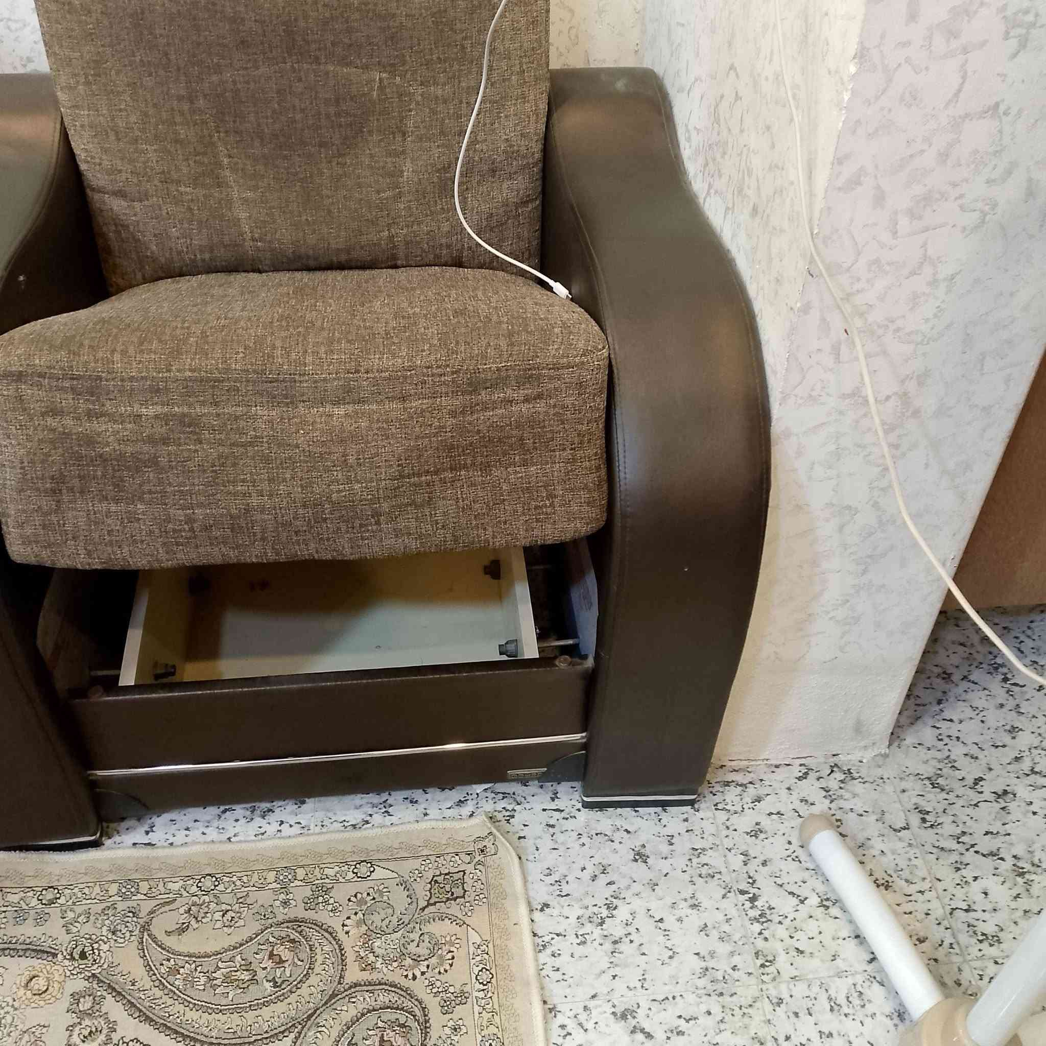 سلام عليكم بيع تخم قنفات تركي ابو سرير عشره مقاعد عنوان حي العسكري سعره 250 وبي مجال
توصل مع هذا رقم ***********
