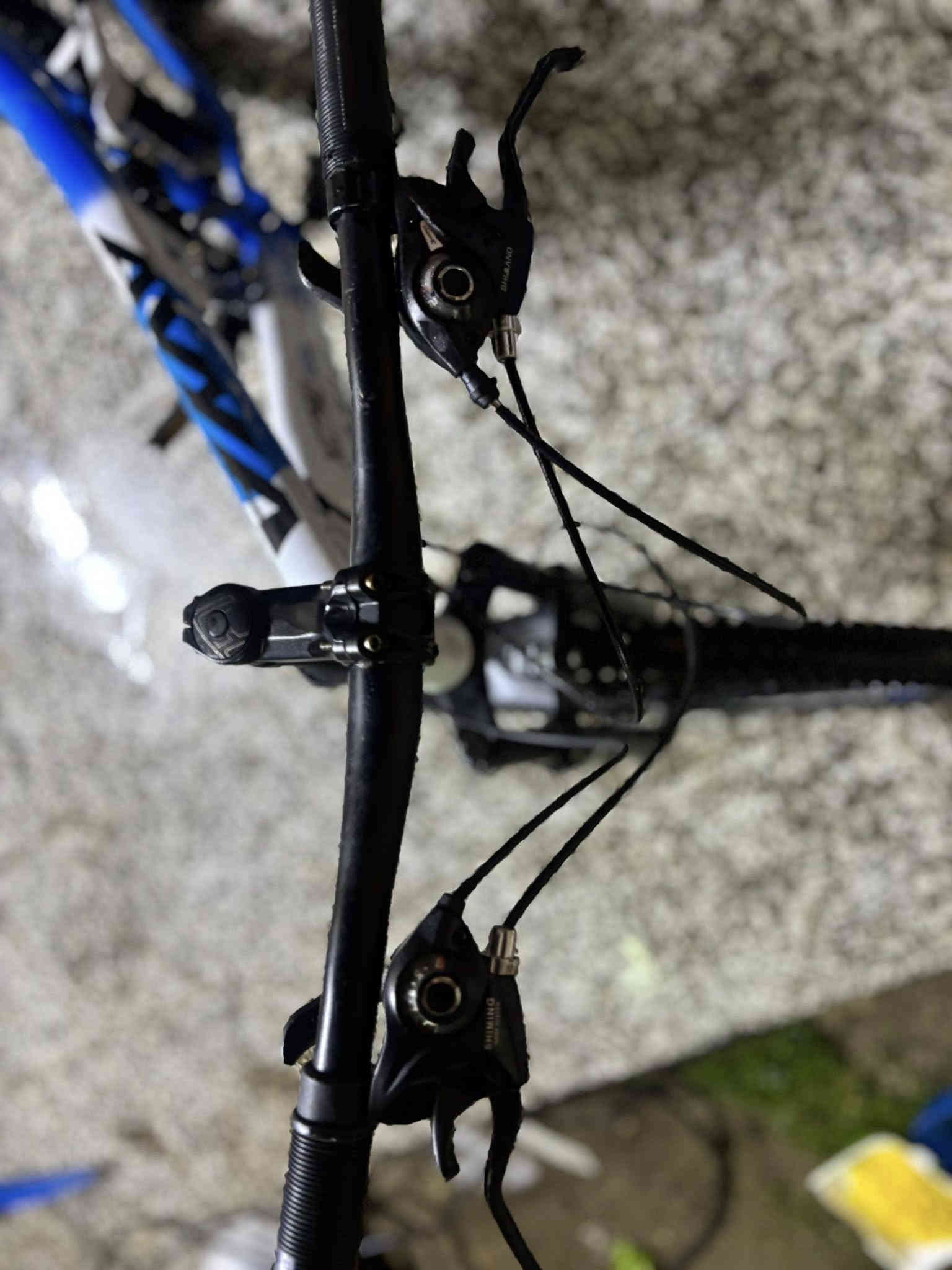 ‎السلام عليكم 
‎بايسكل جبلي حجم 26  كير خلفي 7 سرع  وامامي 3 سرع  نضيف وسريع جداً ويا الملحقات حامل هاتف وهورن ولايت سعره 95وبي مجال بسيط مكاني بغداد شارع فلسطين تواصل خاص رقمي ***********
