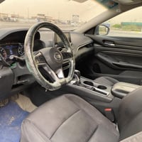 نيسان التيما ٢٠١٩رقم بغداد سيارة بيها بنيد صبغ + باب وجاملغ خلفي صبغ و...