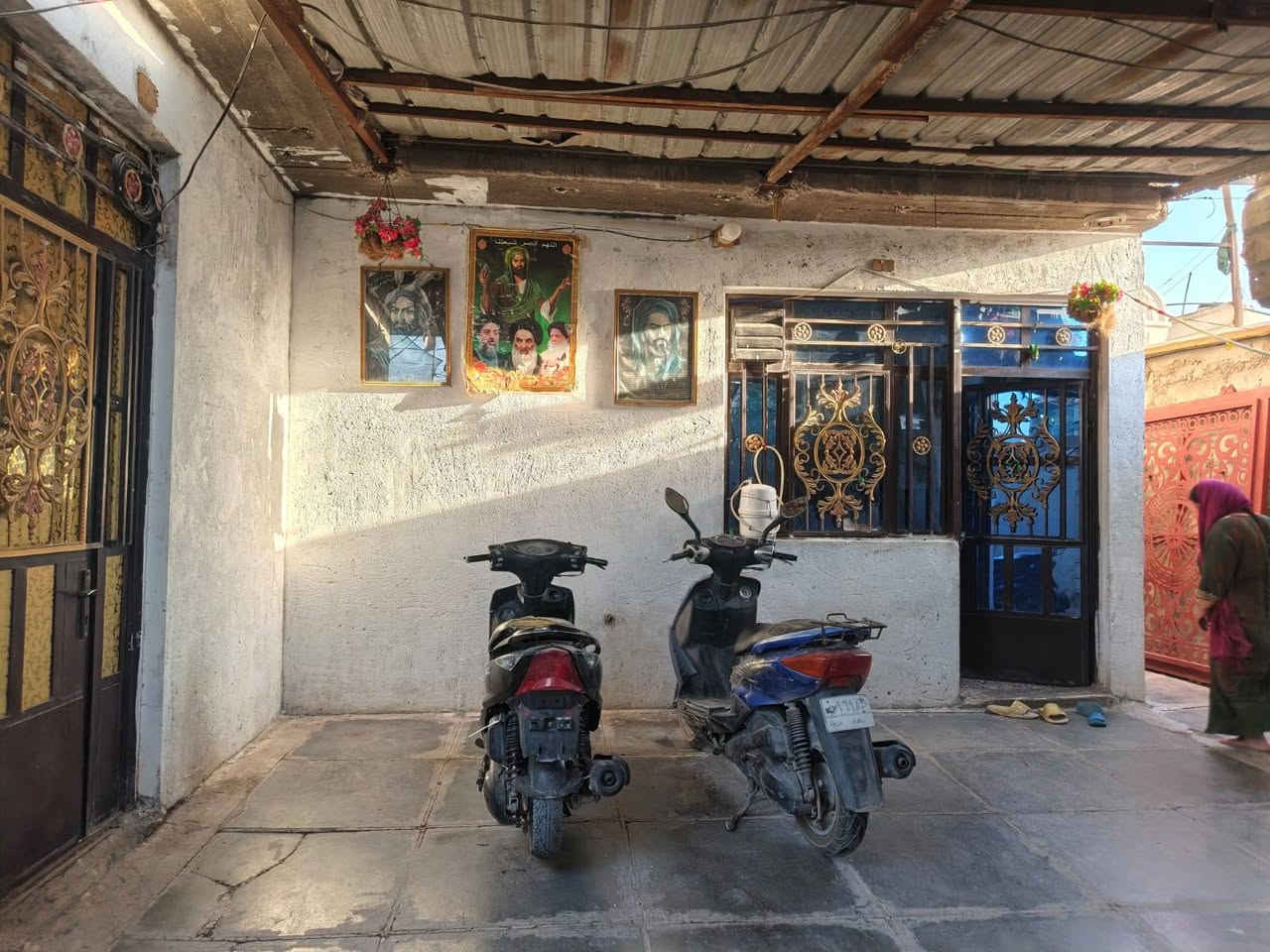 🏡 بيت طابقين للبيع أو الإيجار في العبيدي 🏡
​📍 الموقع: رئاسة العبيدي، خلف مدرسة النابغة، بشارع يحيى للعروض (قرب سوق الرئاسة)
​📐 المساحة: 180 متر مربع
​🏗️ سنة البناء: 2017
​✨ لمحة سريعة عن تقسيم البيت
​👇 الطابق الأول: غرفتين نوم + صالة استقبال + مطبخ + صحيات (داخلية وخارجية) + كراج أمامي مظلل
​☝️ الطابق الثاني: 4 غرف نوم (نفس مساحة الطابق الأول) + مطبخ إضافي + حمام مجهز
​📞 للاستفسار عن السعر وتفاصيل أخرى، يرجى الاتصال على الرقم 
➡️ ***********
