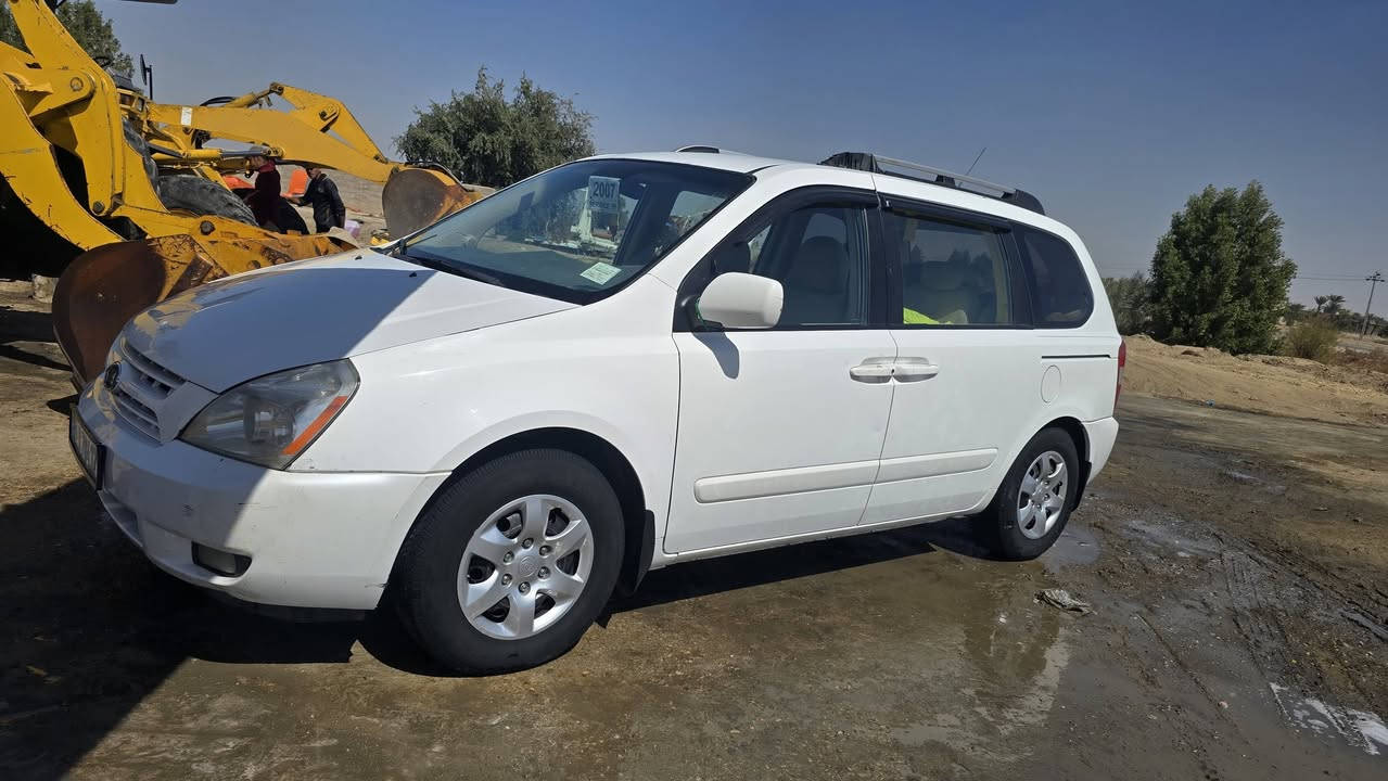 سلام عليكم  كرنفال سيدونه البيع كفاله عامه بيه بس جاملغ المامي  موديل 2007 كير محرك بلادي  تايرات ستوني بدلهن سياره جانيه وخصوصي سنويه جديده وبسم ابن عمي رقم بغداد دولي 
سياره متعوب عليه العنوان  حله شوملي 
رقم المبايل ***********
