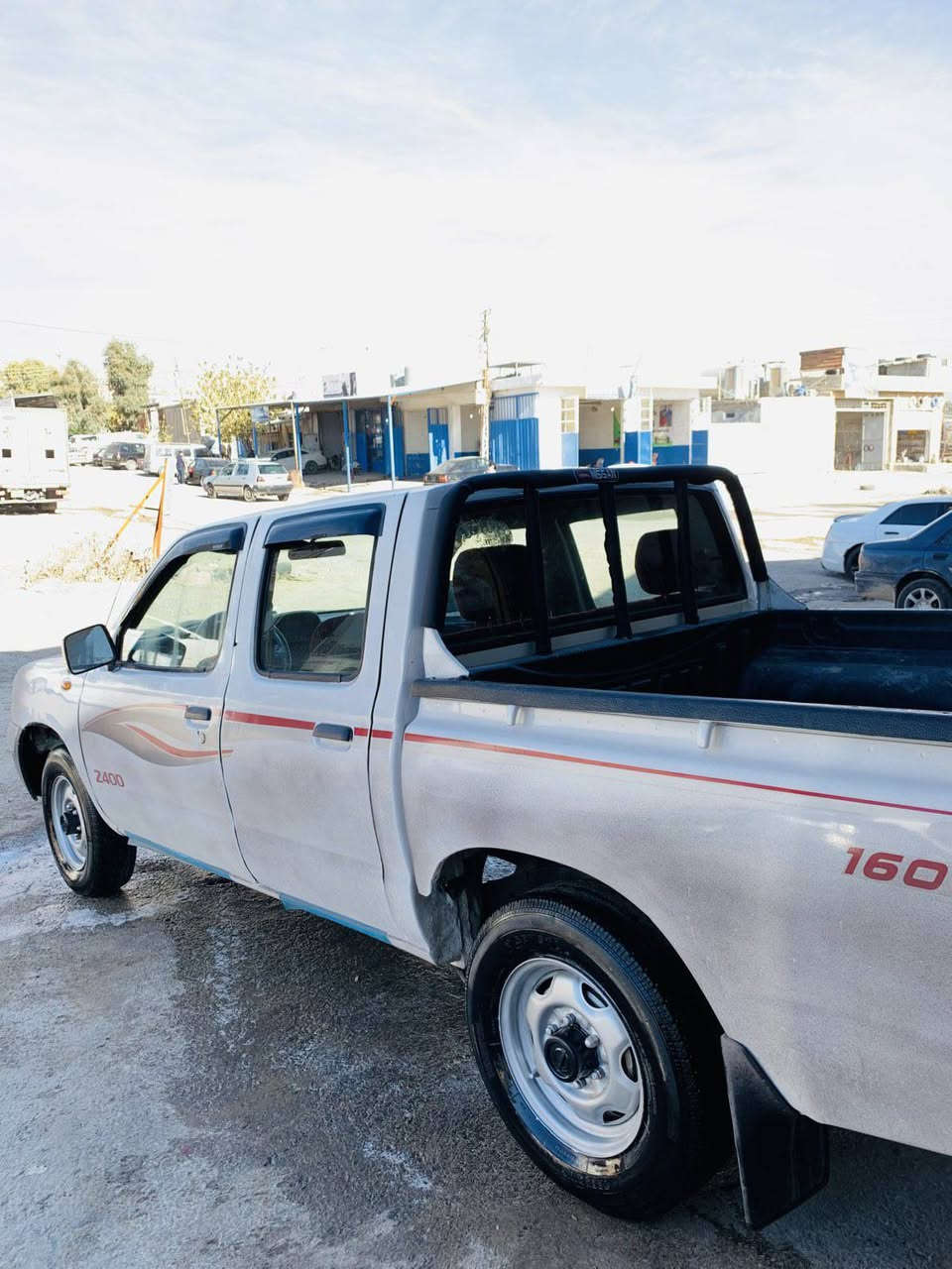 نیسان مۆدێل ۲۰۱۲ ڕەقەم هەولێر ڕەقەم و سەنەوی هەزەو بەڕادی نوێیە بەلای سەیاق وەرگەڕاوە سەقف و بۆنیت و لای سەیاقی کامل بۆیاغە واتە لای سەکنی هیچی پێوە نیە شانسیەکەی کەمێک گرتوە بەشی پێشەوەی بێ بڕانەوە بەس لەحیمە بەناو کردن و وەکالە بەشەرت سەیارەکە وەک شووشەیە ئەکسڵ و تەقەو ڕەقەو گێڕو مەکینەی بەشەرت تەبرید ساردو گەرم بەشەرت کامل مەسرەف کراوە توند و تۆڵە سعری ۹۰ وەرەقەو کەمێک مەجال شوێن کۆیە *********** | *********** كويسينجاك, أربيل
