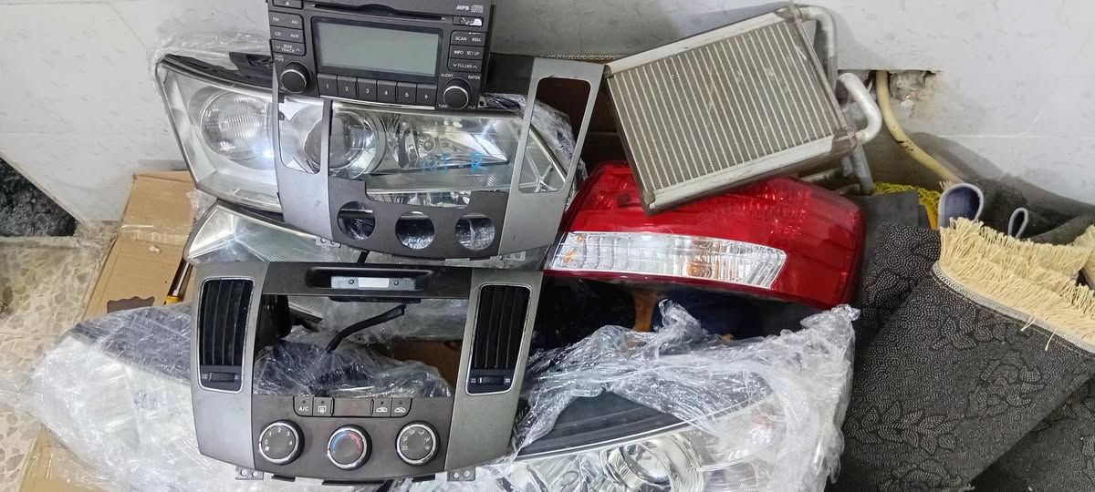 السلام عليكم شباب لايت موديل ١٠  السعر ١٣٠. طق كارتون
موديل ٨. واقل. ٩٠ 
ابطانه. بنيد  ٣٠. 
كصة بنيد ٣٠
كيج ليزري كوري. ١٠٠
شباك ٤٠  بك لايت ٥٠ زوج
***********
