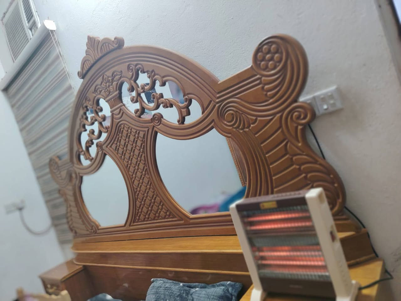 غرفة نوم للبيع تزكام
انتصال على رقم ***********
