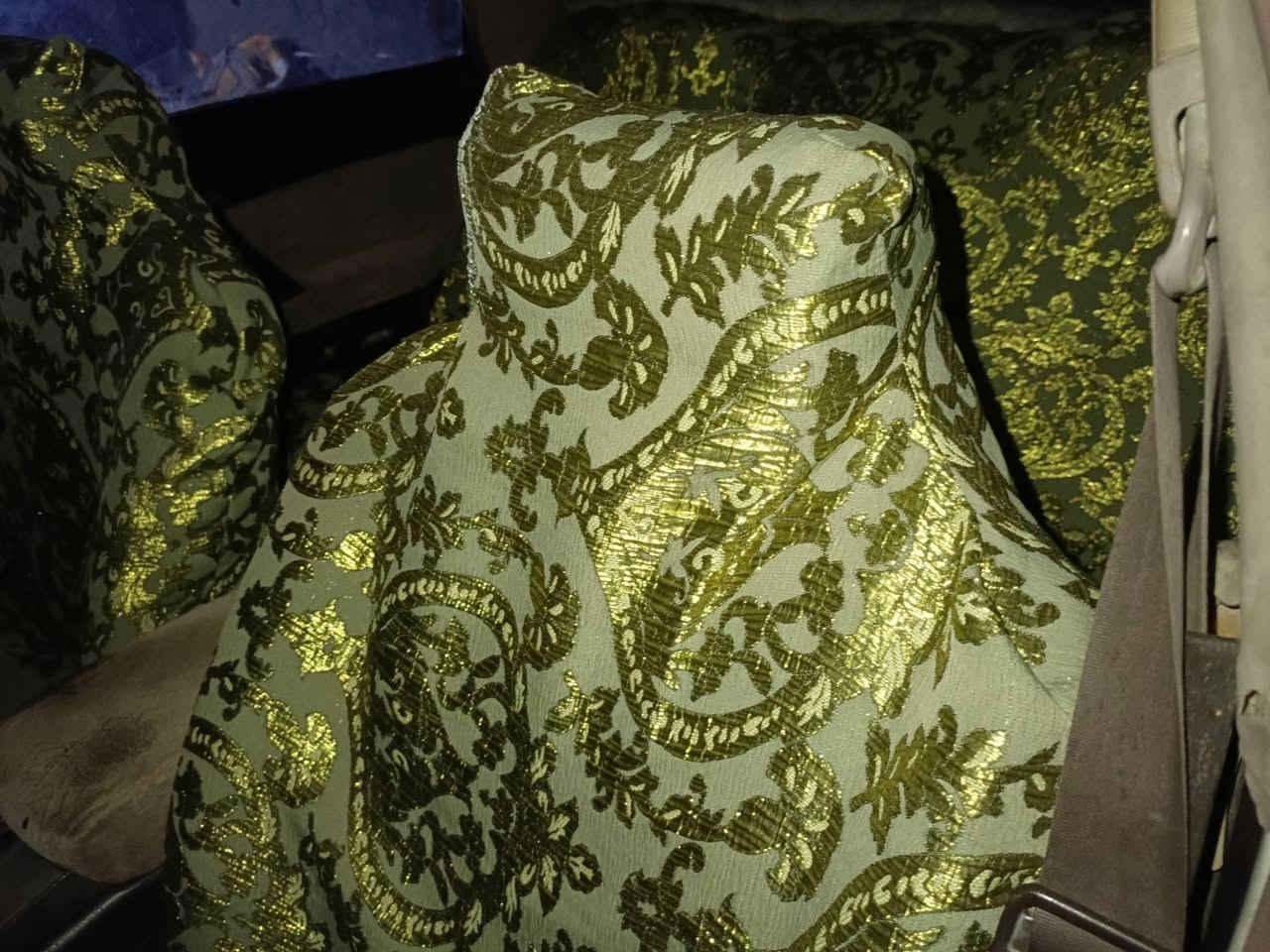 سلام عليكم  سيارة  بطه البيع موديل 92محرك ثنين ونص  رقمه بغداد  سيارة  جاهزه مكان  ذي قا ر  شطره سعره نتصل عله  هاذه رقم  *********** او *********** متواجد  يوميه  سيارة  خير  من الله  بس شغل وطلع وباقي تفاصيل نتصل وبيك خير  و تدلل
