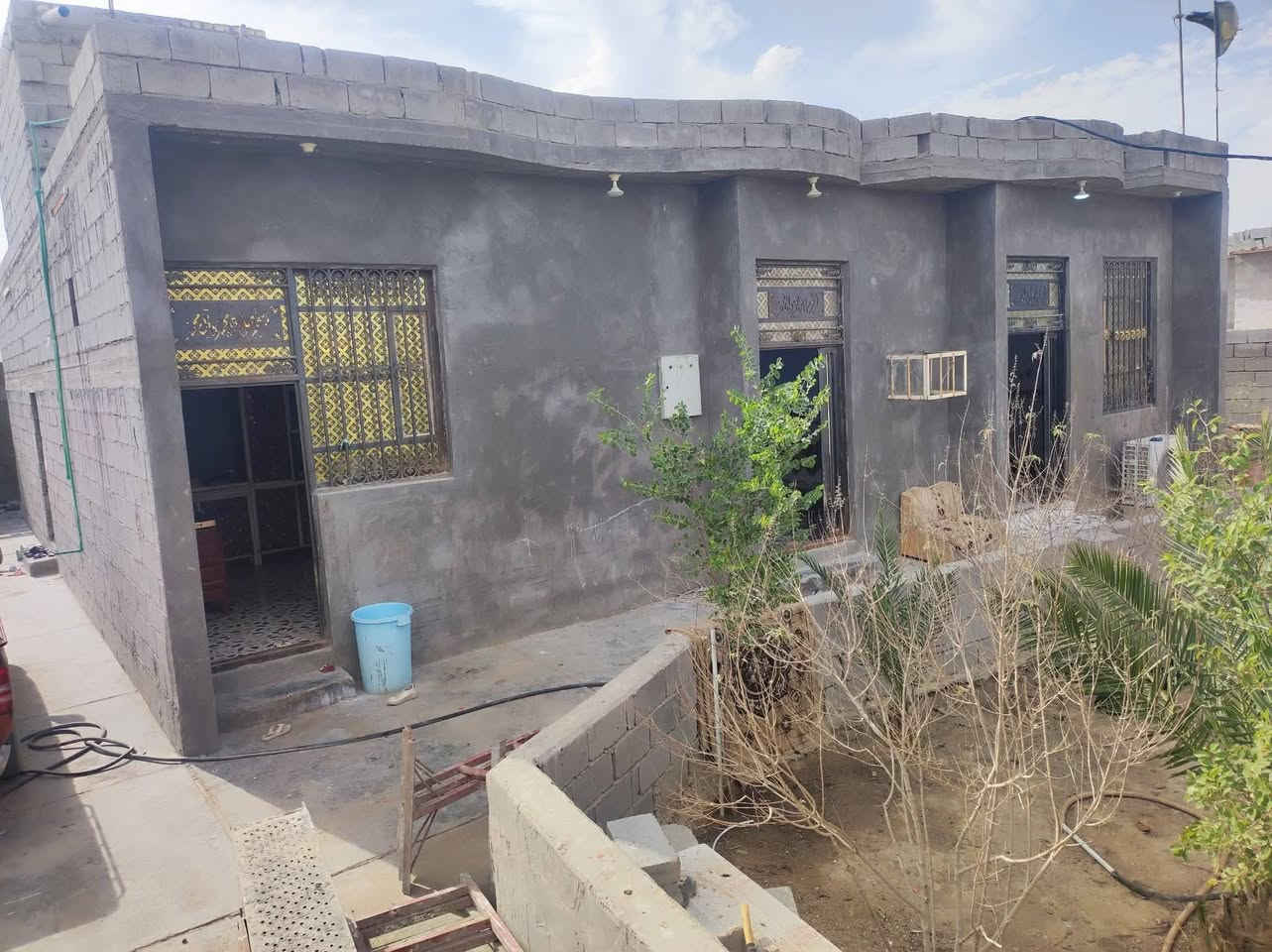 بيت للبيع زراعي يتكون من ثلاث غرف نوم صاله مطبخ ديوان صحيات خارجيات كونكريت بناء حديث مساحه الارض 500 مساحه البناء 220 عنوان الزبير دور الدواجن استفسار ***********   أسعر 55
