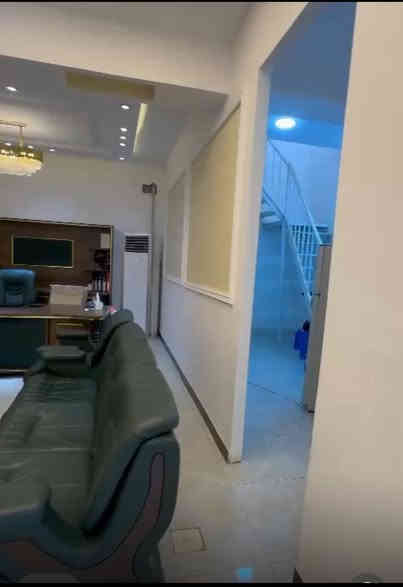 طابق ثاني للايجار يمكن ايجاره مكتب او عيادة او صالون مساحة 80 م مجهز بديكورات وانارة حديثة بناء 2023 للاستفسار 

‭0772 364 7288‬
