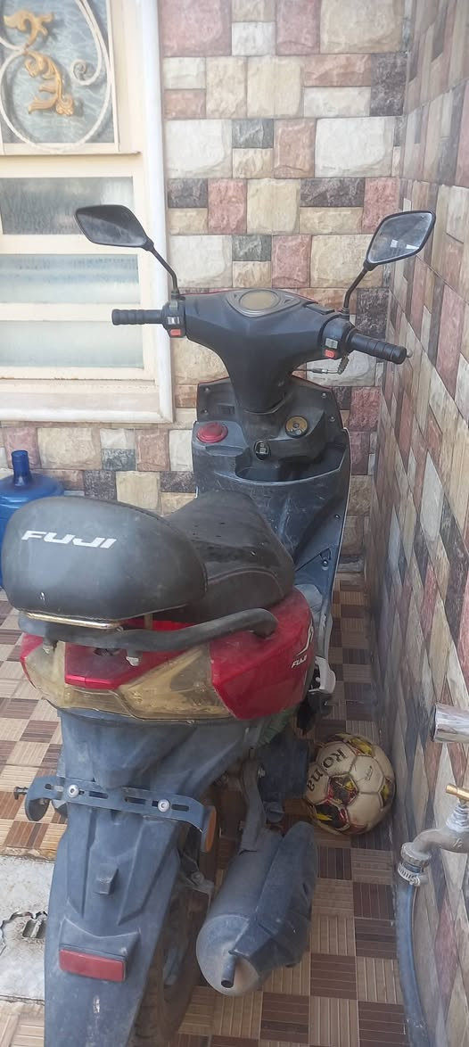 للبيع بس نقص باتري الموطور جديد ونضيف طب عليه خاص وهاذه رقمي *********** السعر ٦٠٠ الف وبي مجال
