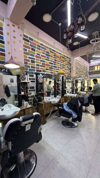 محل حلاقة • ٥ كراسي • التاميم ركن المدينة