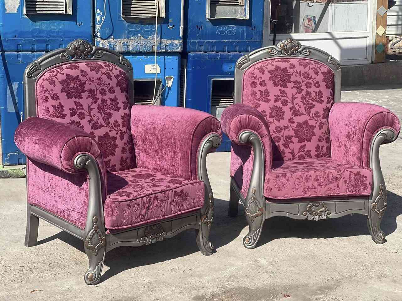 تخم ملكي (10)مقاعد 
معرض ومزاد البيت 
دلي عباس/العبور قرب جسر الشيخ حسن  
***********
