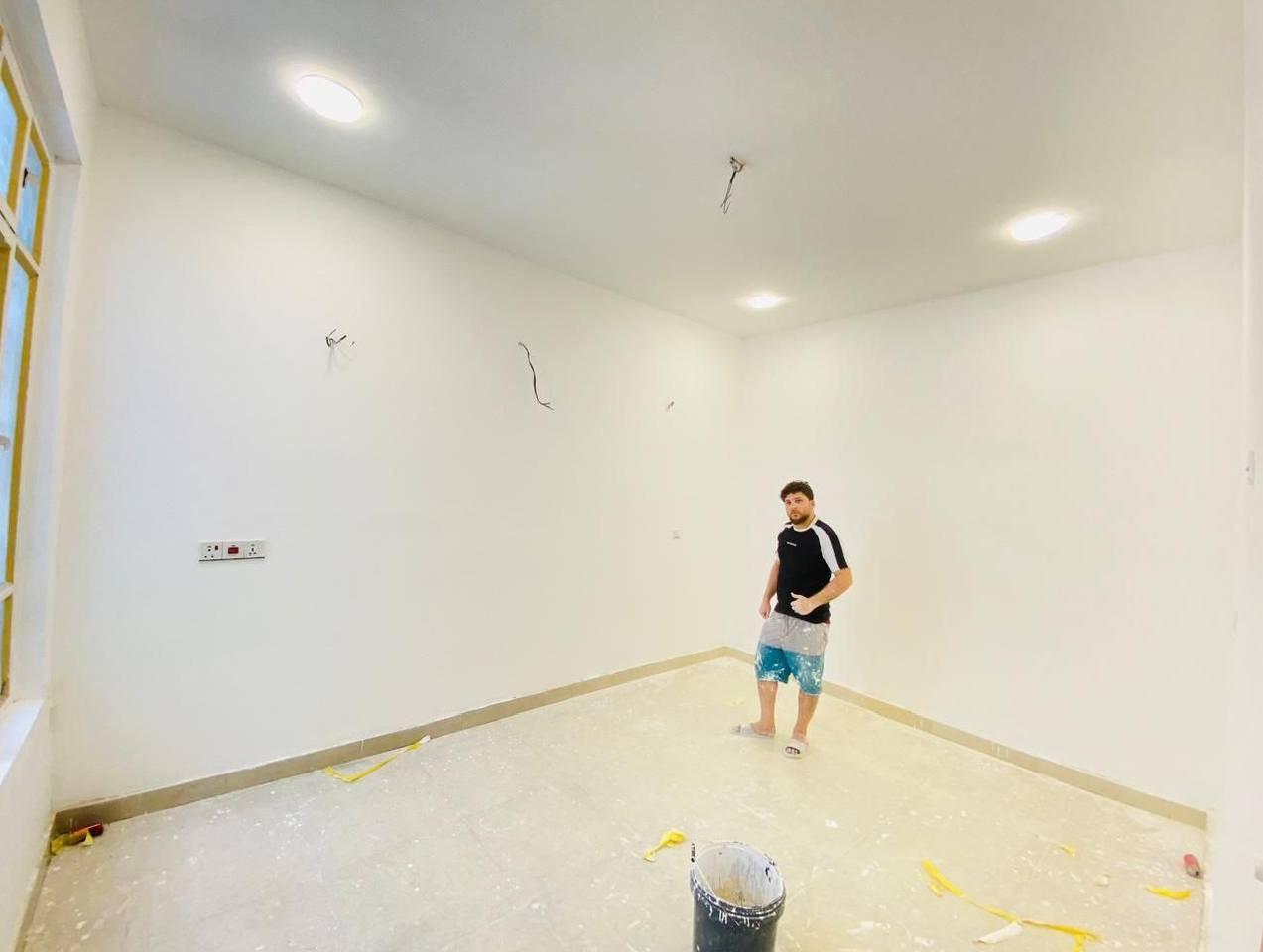 انتاج من شغلي صباغ داخل وخارج وطلس عام  وجميع الديكورات جبس بورد ومعالجة رطوبه وعازل اسطح وكافة انواع صبغ عملي فقط بغداد
***********
‏‪***********‬‏
