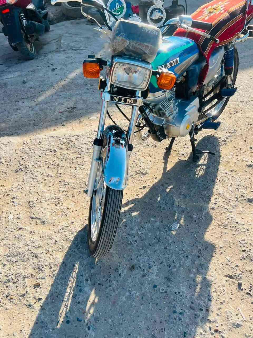 السلام عليكم دراجه نامه شلامجه  دراجه نضيفه مابيها نقص سعرها ٧٠٠ بيها مجال  وبيها مجال مكاني بغداد جسر ديالئ القديم قرب الزعفرانيه مكلف بل نشر رقم صاحب دراجه  ***********
