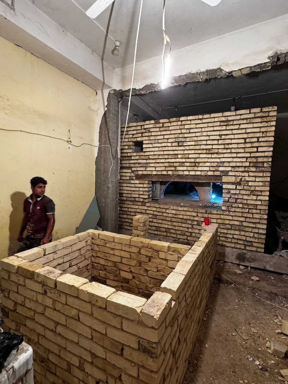 بسم الله الرحمن الرحيم
يالله يارزاق

ابو شمس الكواز

 لبناء جميع انواع وأحجام الصمون الحجري 
وافران البيتزا
وتنانير الخبز وتنانير المندي. 
لجميع محافظات عراقنا الحبيب. مهنتنا ابن عن جد

اولآ. ضمان العمل لا يقل عن 20 سنه. 
ثانيآ. العركجين مالتنه طين وفرشي.  
ثالثآ. طابوك الدبان تركي اصلي يتحمل درجه حراره 1200 إلى 1400 
رابعآ. قله في اصراف الوقود. 
خامسآ. كادر عمل متميز ومتخصص في بناء الأفران.
سادسآ. الباب والسجه والقوس من النوع الثقيل. 
للاستفسار اكثر الاتصال على الارقام. 

يوجد وتساب ***********
يوجد وتساب ***********
