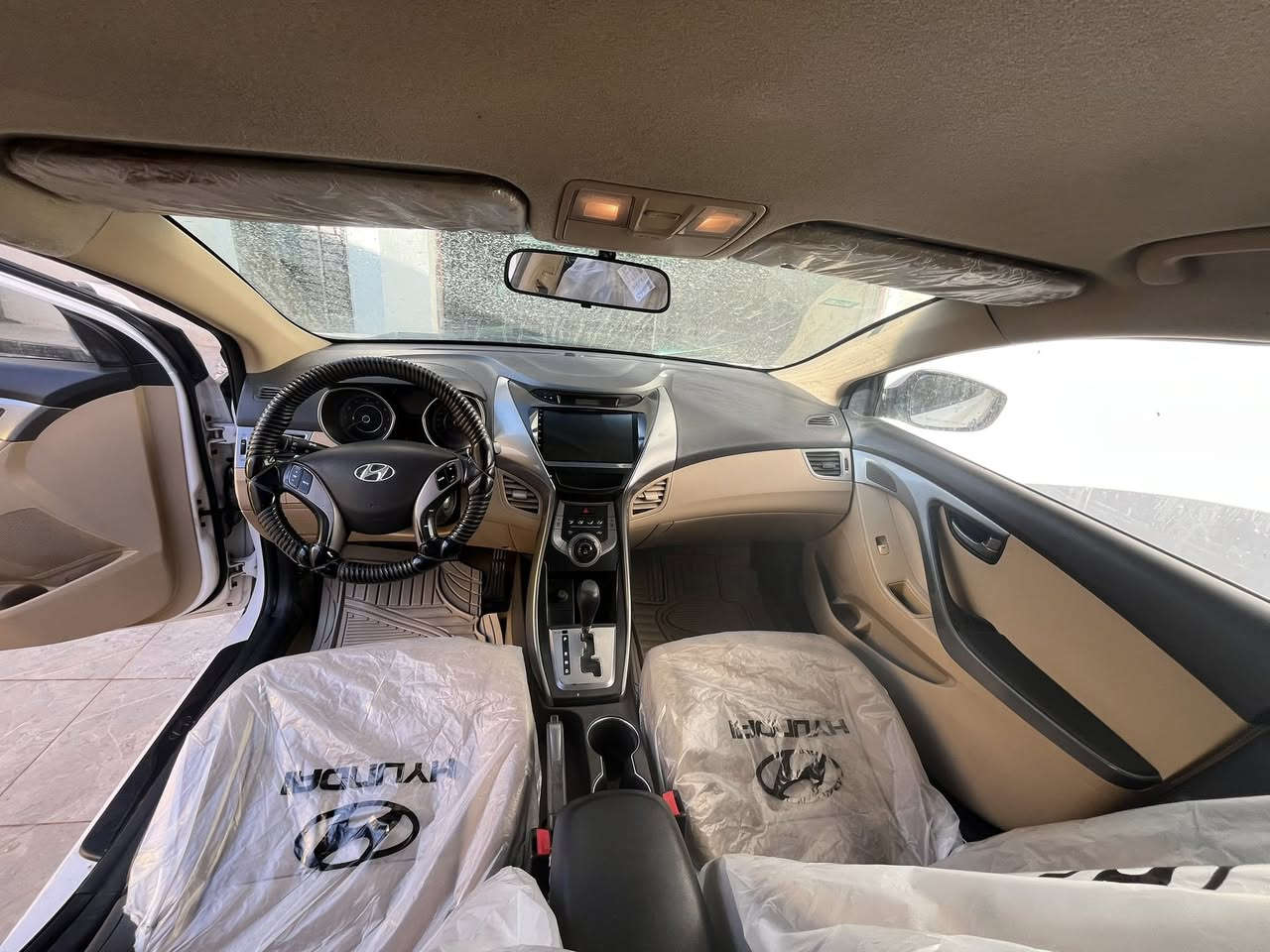 سلام عليكم انتره مديل 2013 خليجي مكينا 1800 كير تبريد +تدفه تخم تاير موصفات شاشه تحكمات حساسات اشاير بل مري وباقي موصفات بيها حالوب +بارد باب سايق فقط والباقي كفاله سياره جديده مابيها أي نقص مكان الديوانيه رقم ***********سعر 85وبيها مجال
