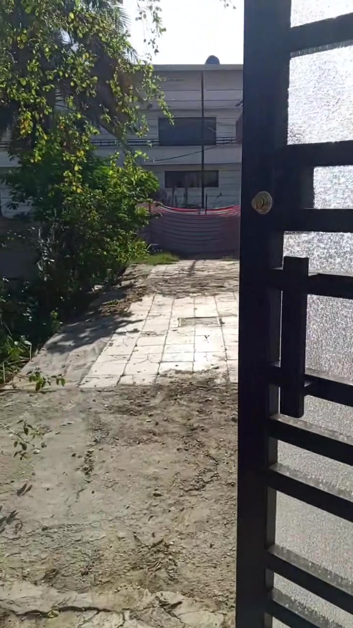 سلام عليكم بيت الايجار مساحة 250مع حديقة وكراج 
العنوان التاجي الطي قرب مطعم نصير او مجمع بيت رسولي 
الاستفسار الاتصال ***********او مراجعة ركن الابيض للعقار
