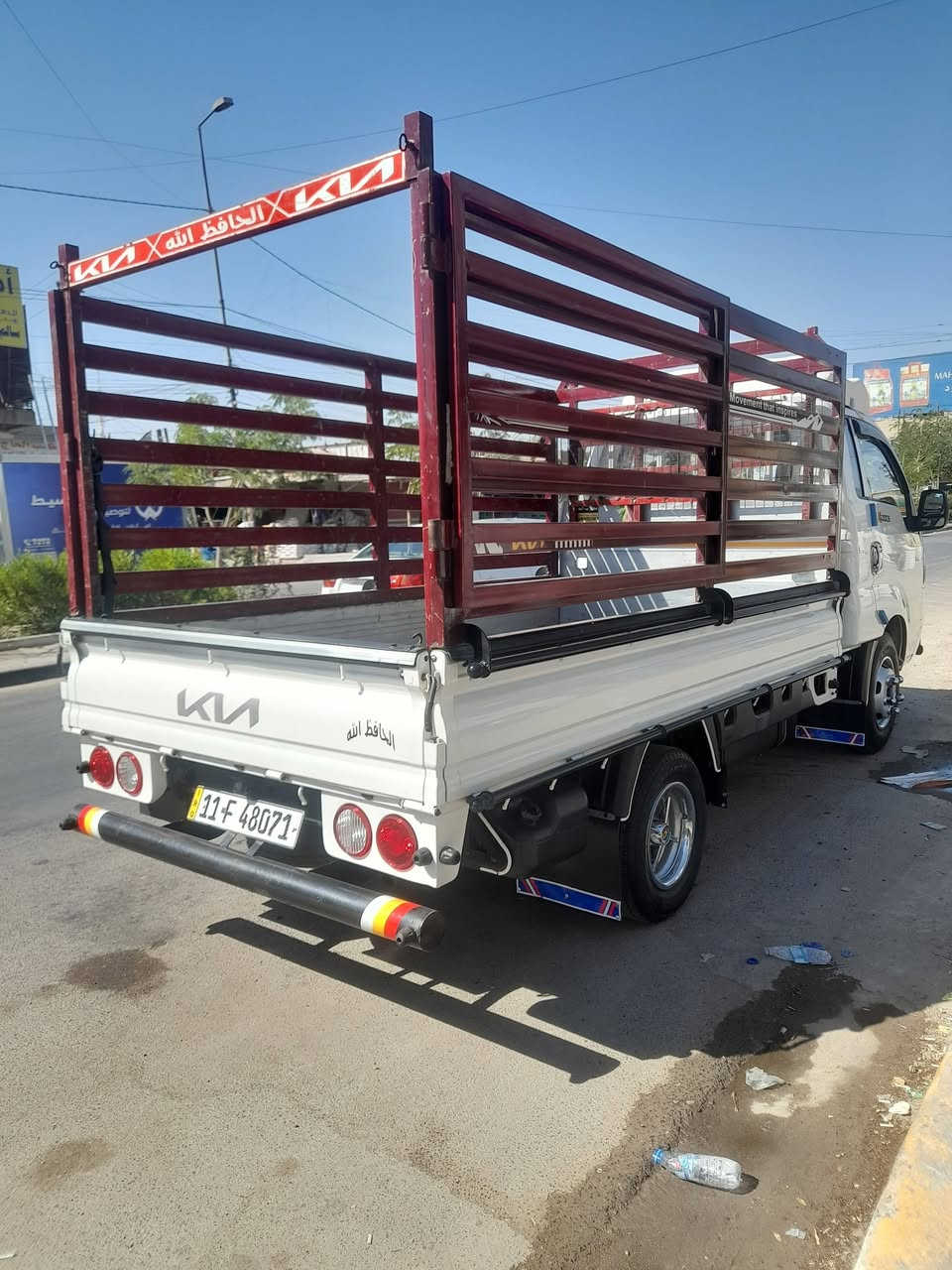السلام عليكم كيا فحل للبيع موديل ٢٠٢٤ بيها صبغ بالقماره وشبر بالبنيد اثار شخوط بدون اي ضربه السعر ١٩٥ ***********
