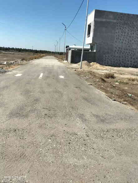 السلام عليكم قطعه ارض للبيع المساحه الكليه 200 متر طابو زراعي سند 25 تحويل مباشر باسم المشتري متوفره كل الخدمات الورديه حي الجزائر قرب الامام علي ابن الحسن ابو هدمه السعر 32 وبيها مجال الاستفسار مراجعه مكتب عقارات الحسام اتصل على رقم الهاتف ***********+*********** اخوكم ابو مومل
