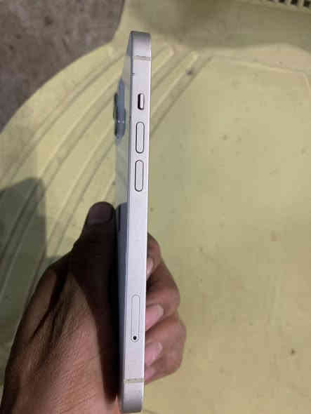 السلام عليكم ايفون 13 عادي جان متروك بالكارتون الله شاهد بطارية 98 ذ128 وتر بروف شرق اوسط 
بشرط تجي تاخذة من باب البيت وتفحصة بالمكان الي يعجبك السعر 450 وبي مجال بسيط للطيبين مكاني مدينة الصدر 
***********
